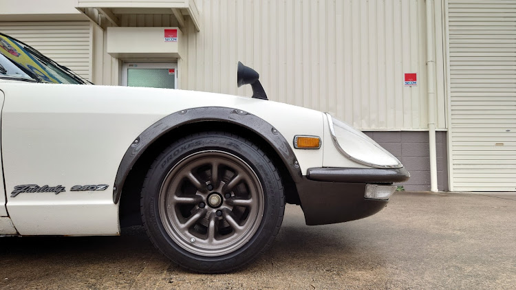 フェアレディZの愛車のある風景・s30z・240Z・本日もよろしくお願いしますに関するカスタム事例の投稿画像3枚目