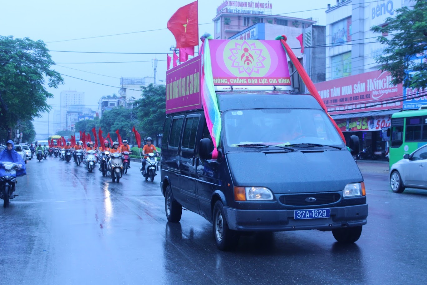 Công tác tuyên truyền nhằm nâng cao nhận thức của người dân, từ đó góp phần hạn chế vấn nạn bạo lực gia đình trong cuộc sống