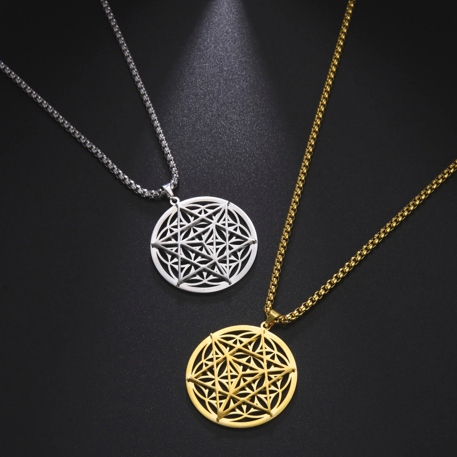 Title 11, Collier avec pendentif Merkaba creux plaqué or ...