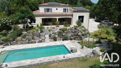 Luxury property for sale in Montelimar (26200) - Neighborhood Alexis-Montlouis - House with pool and landscaped garden