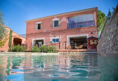 Villa avec piscine et terrasse 10