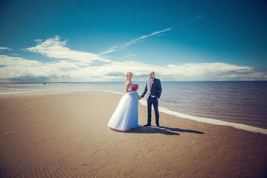 Fotógrafo de casamento Alena Zvezdina (viorteia). Foto de 30 de julho 2014