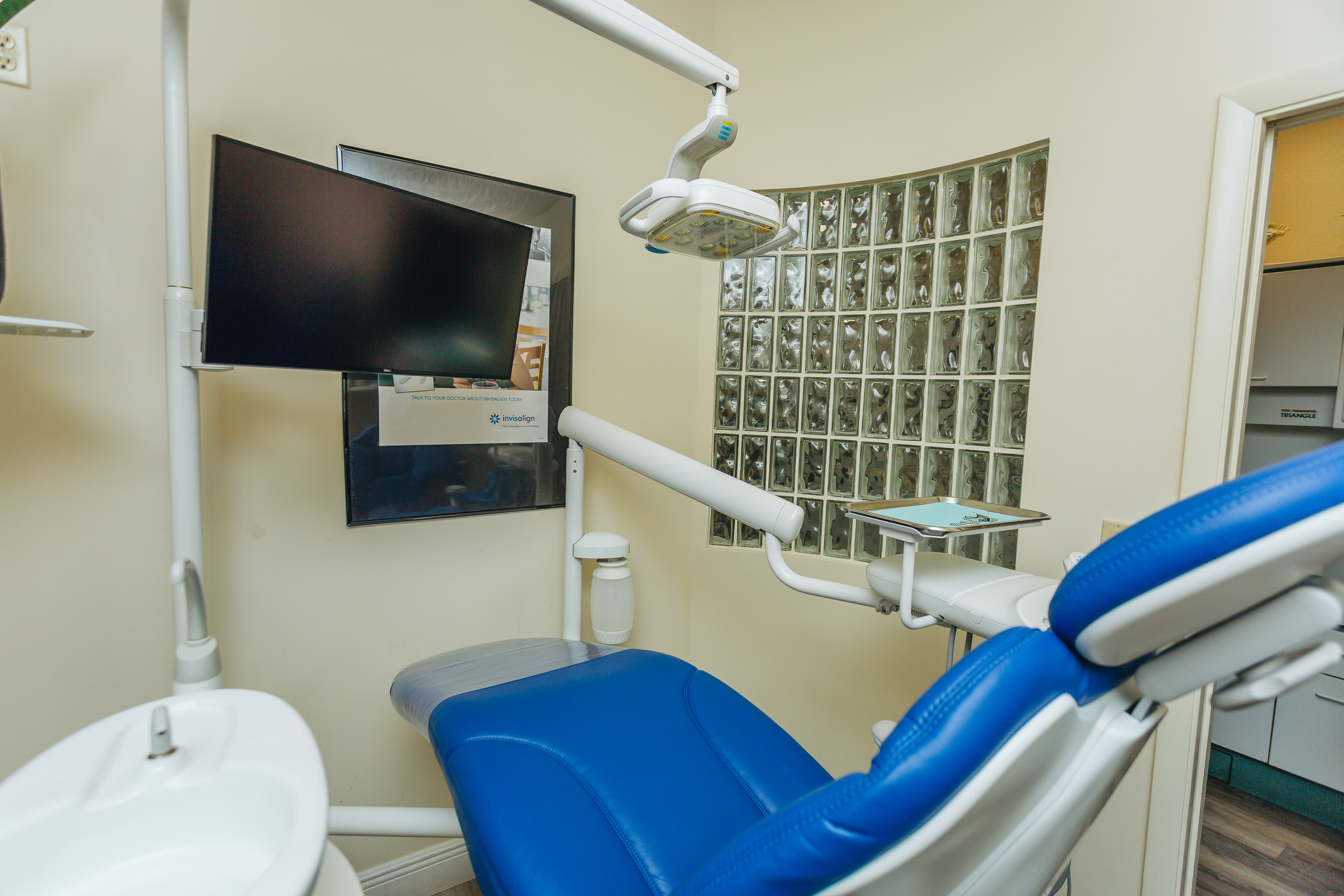 diagram showing when dental crowns are needed versus fillings for tooth damage