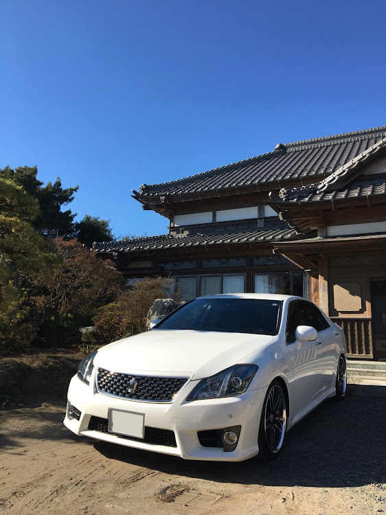 クラウンアスリートの車高調整に関するカスタム事例の投稿画像1枚目