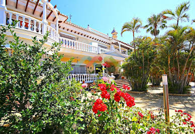 Villa avec piscine et terrasse 3