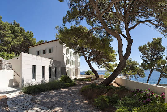 Seaside villa with pool