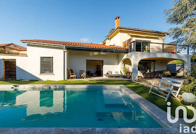 Maison avec piscine et terrasse 11