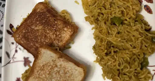 Aloo Grilled Toast [2 Slices] With Onion Maggi