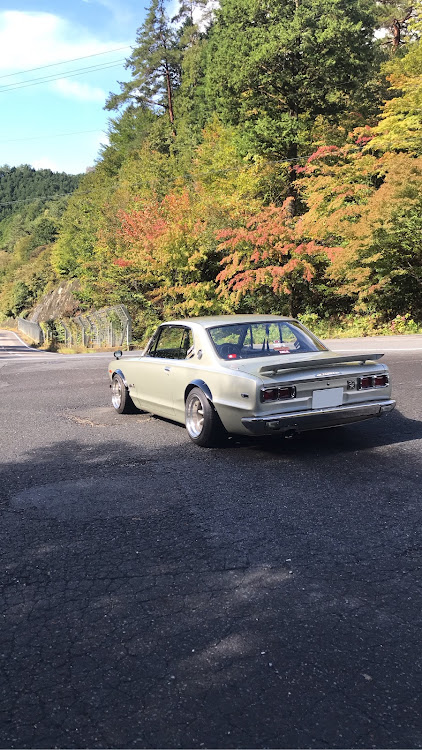 スカイラインのハコスカ・早朝ドライブ・紅葉🍁に関するカスタム事例の投稿画像1枚目