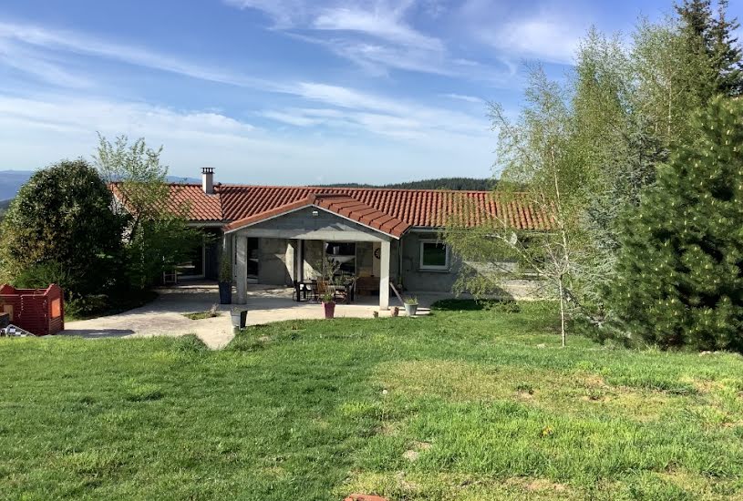  Vente Terrain + Maison - Terrain : 2 174m² - Maison : 200m² à Sainte-Sigolène (43600) 