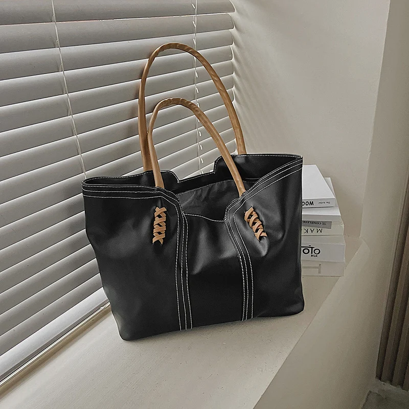 Trendy Western Style Simple Commuter Tote Bag. A stylish and practical bag perfect for work, everyday use, and carrying 