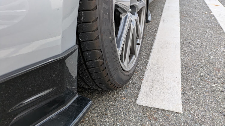 BRZのパンクしとるやないかい!!・お題とは無関係・みなさんもパンク気をつけてに関するカスタム事例の投稿画像3枚目