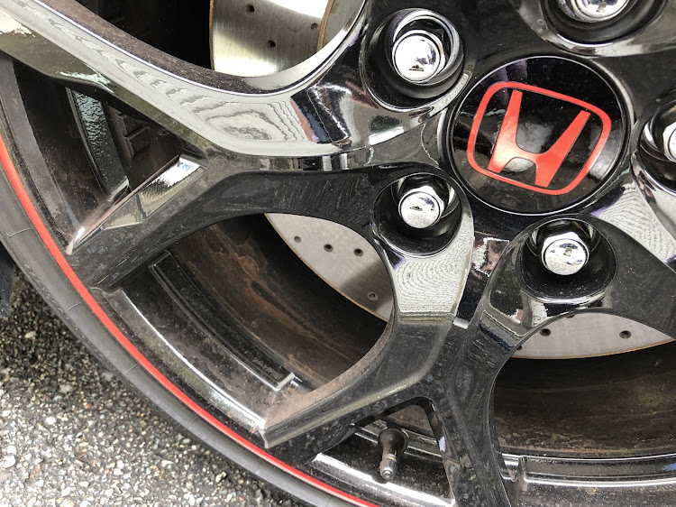 シビックタイプRのFK2・限定車・赤バッジ・洗車・タイプRに関するカスタム事例の投稿画像3枚目