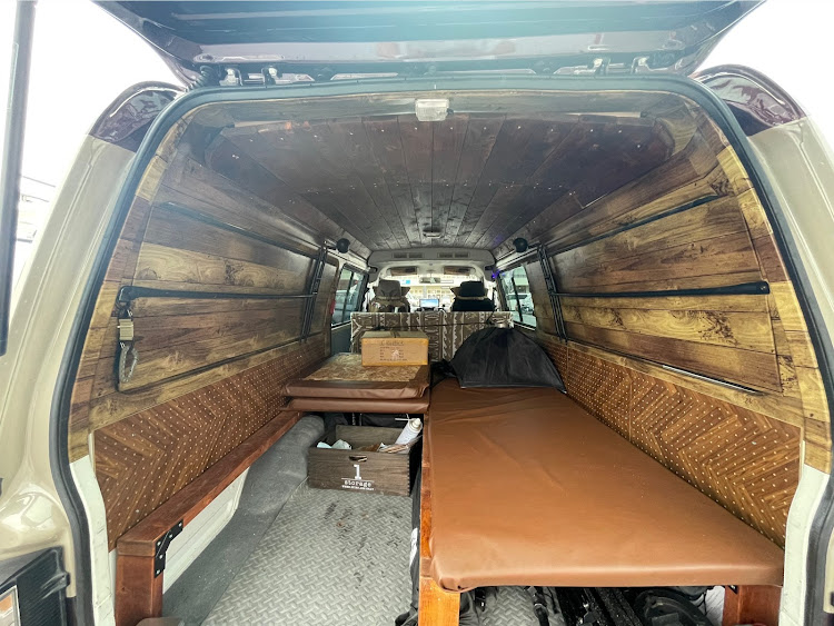 ボンゴブローニイバンのボンゴブローニイ・バンライフ・DIY・車中泊・ダイソーに関するカスタム事例の投稿画像1枚目