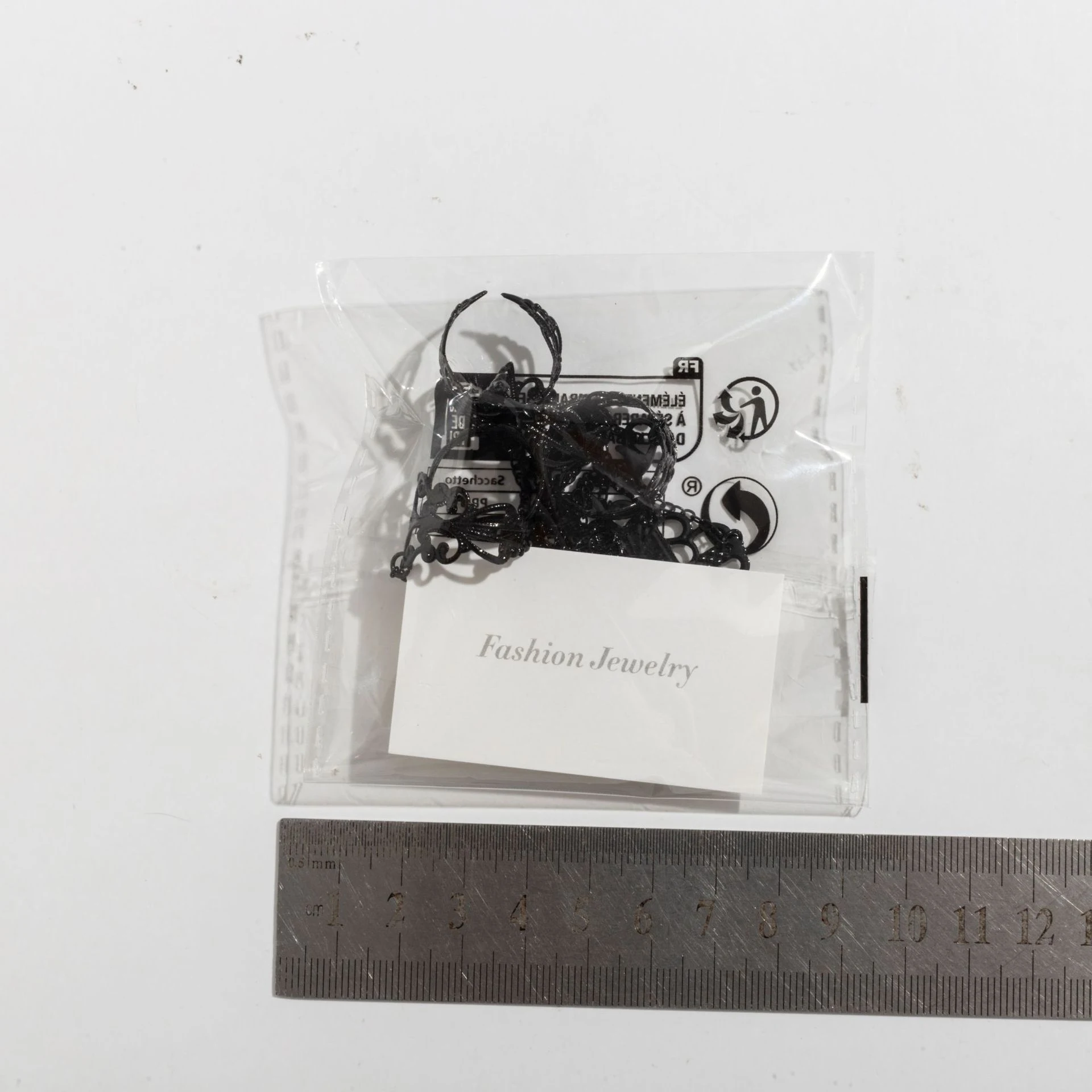 Title 2, Punk Goth Style Armband met overdreven vingerkw...