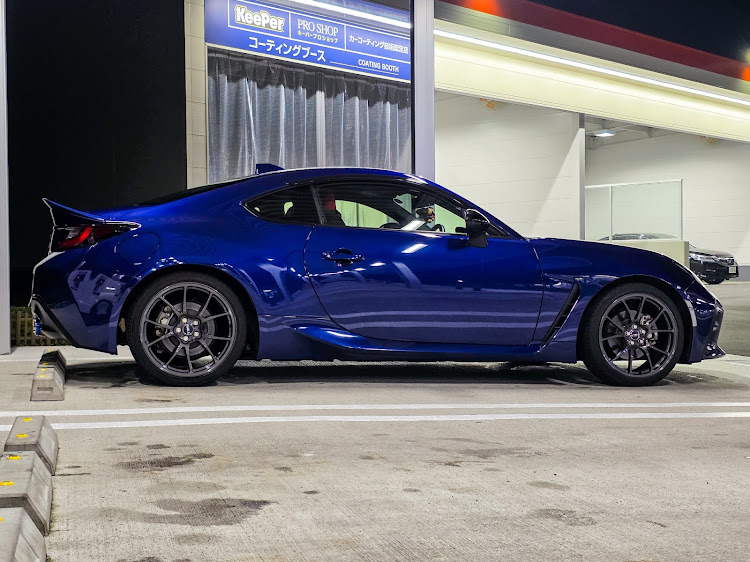 GR86の立体駐車場・車高ダウン・RE004 アドレナリン・7月もよろしくお願いします・車高調整に関するカスタム事例の投稿画像1枚目