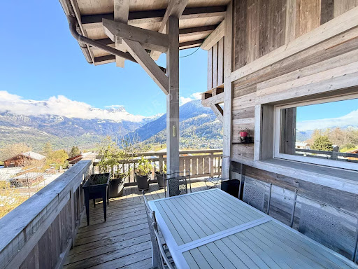 Chalet with panoramic view and terrace 3