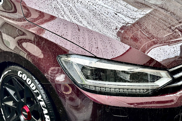 ゴルフトゥーランの大雨・コーティング効果・撥水バッチリ・アリエクのワイパーは使える・梅雨対策に抜かり無しに関するカスタム事例の投稿画像1枚目