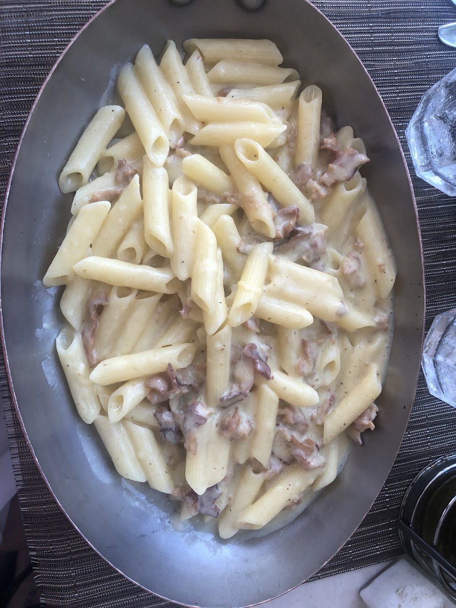 Amazing!!! They are able to make a lot of the menu w/ some variations. The waiter was knowledgeable, & made sure to alert the kitchen to use new clean pans, strainer ect. DELICIOUS. Alfredo Carbanara