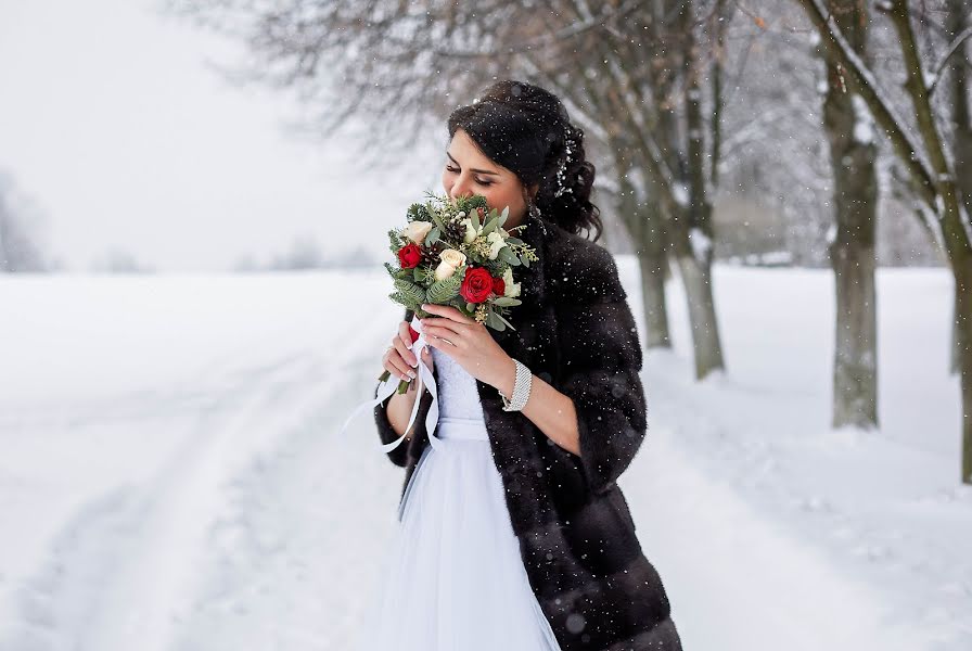 Fotografo di matrimoni Yuliya Burdakova (juliburdakova). Foto del 17 febbraio 2018