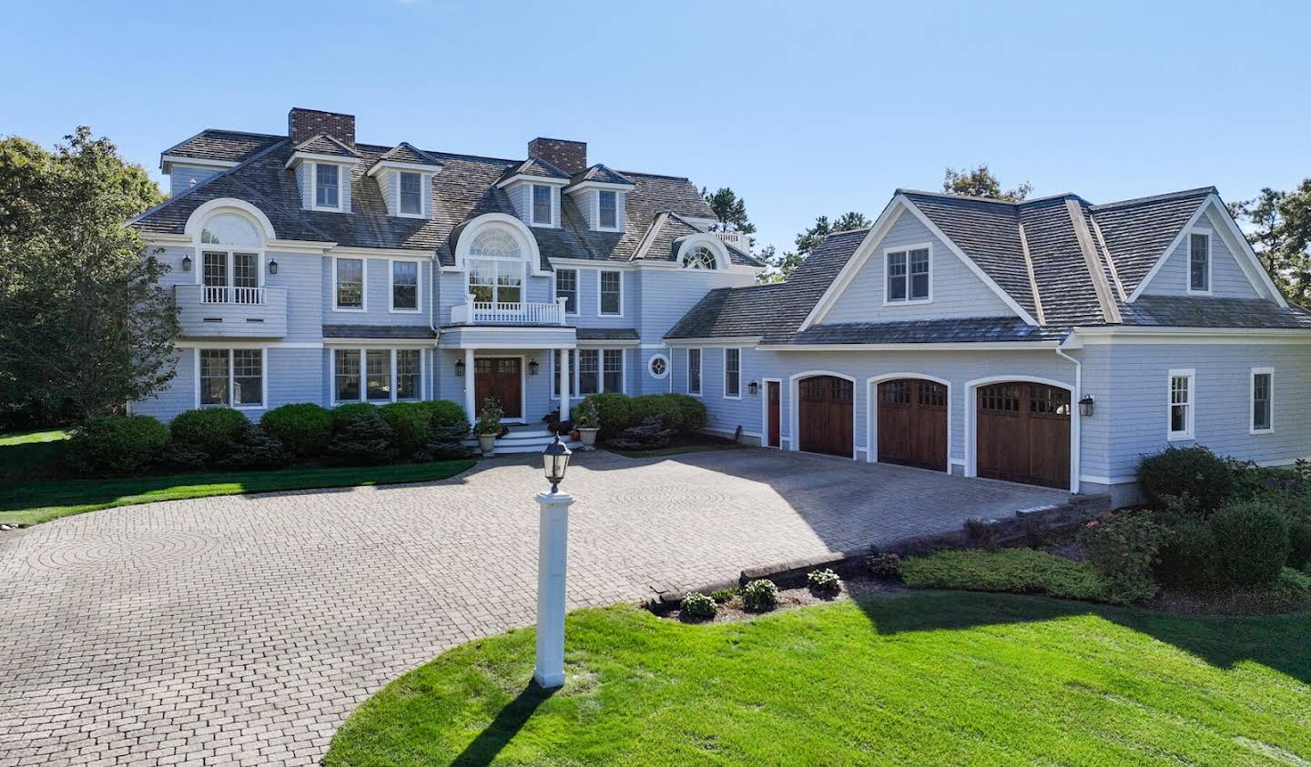 House with pool and garden East Falmouth