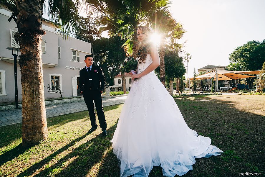 Fotógrafo de casamento Evgeniy Perfilov (perfilio). Foto de 27 de maio 2015