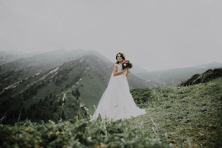 Fotógrafo de casamento Chingis Duanbekov (chingisduanbeko). Foto de 27 de fevereiro 2018