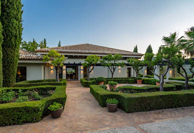 Villa avec piscine et terrasse 2