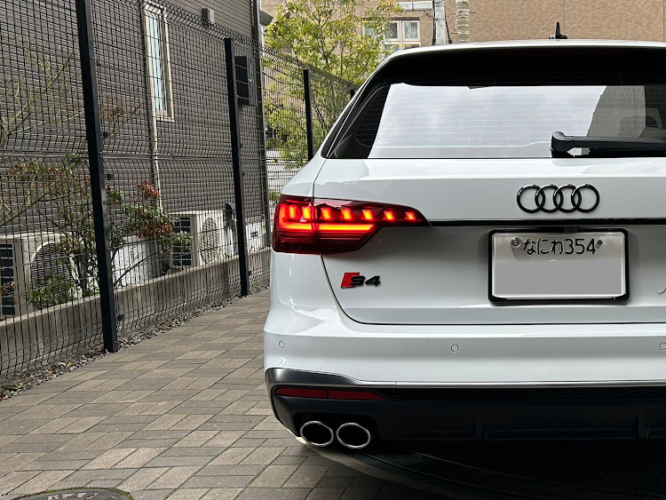 S4 アバントのハーフリアショット・のぶオート・カツカレー・カフェ・カスタム中に関するカスタム事例の投稿画像1枚目