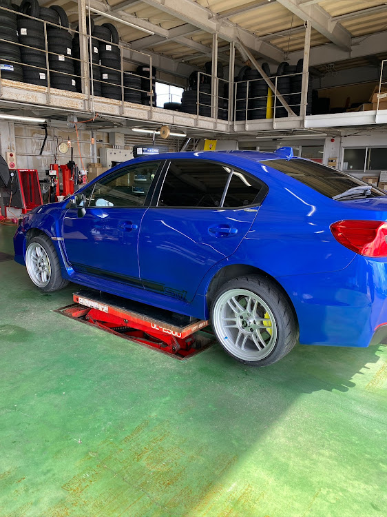WRX STIのENKEI RPF1・10J・エア漏れ発覚wwに関するカスタム事例の投稿画像4枚目