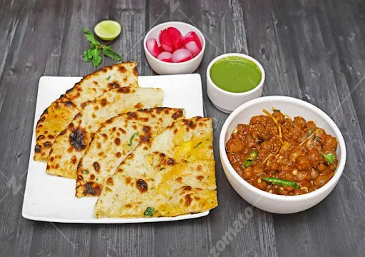 Amritsari Kulcha With Chole