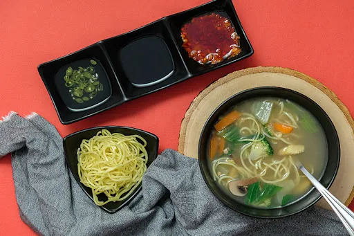 Prawn Noodle Soup With Burnt Garlic