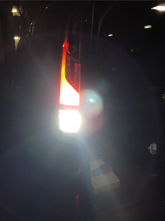 ステップワゴンスパーダのバックランプ交換・DIY・安全運転に関するカスタム事例の投稿画像3枚目