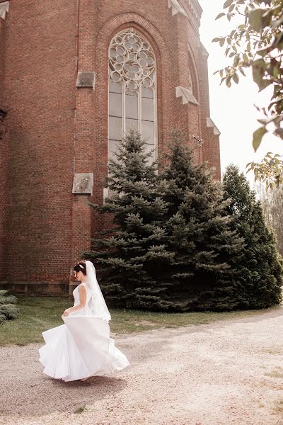 Wedding photographer Lesya Prodanik (lesyaprodanyk). Photo of 19 April 2019
