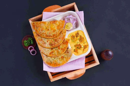 Chicken Mughlai Gravy & Aloo Paratha Lunchbox