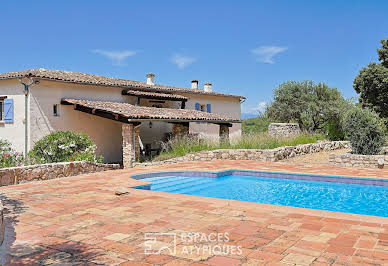 House with pool and terrace 4