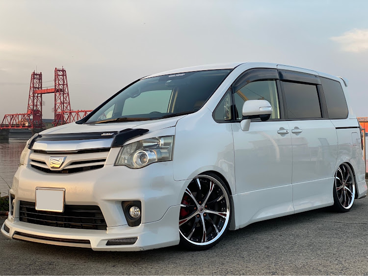 ノアの70 straight line・4"86spec・ZRR70W・洗車・写活に関するカスタム事例の投稿画像1枚目
