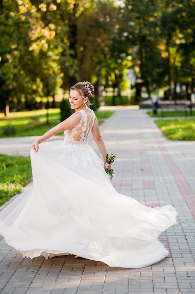 Fotografo di matrimoni Olga Kharskaya (bezga767). Foto del 8 settembre 2021