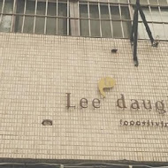 Lee & daughters 李氏商行