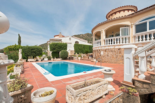 House with garden and terrace 3