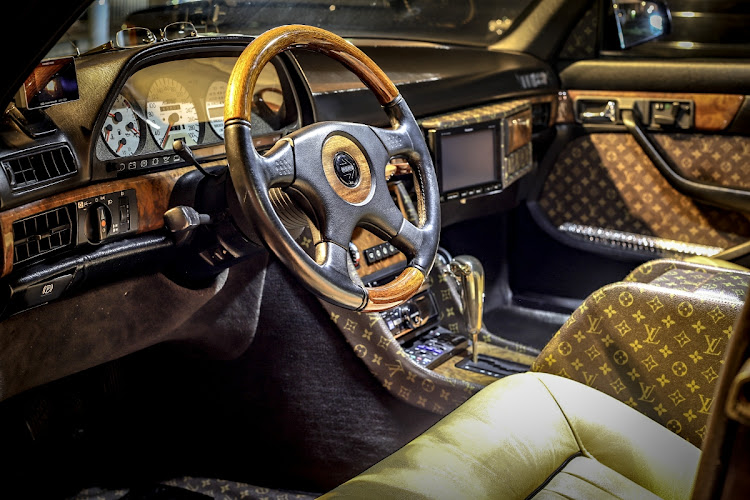 Sクラスセダンの560SEL・ケーニッヒ仕様・大黒PA・一眼レフ撮影に関するカスタム事例の投稿画像5枚目