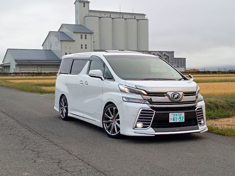 ヴェルファイアのよいくにファミリー・会津盆地・ドアバイザー有り派・ヴェルファイアGZエディション・いつもイイね＆コメントありがとうございます😆に関するカスタム事例の投稿画像1枚目