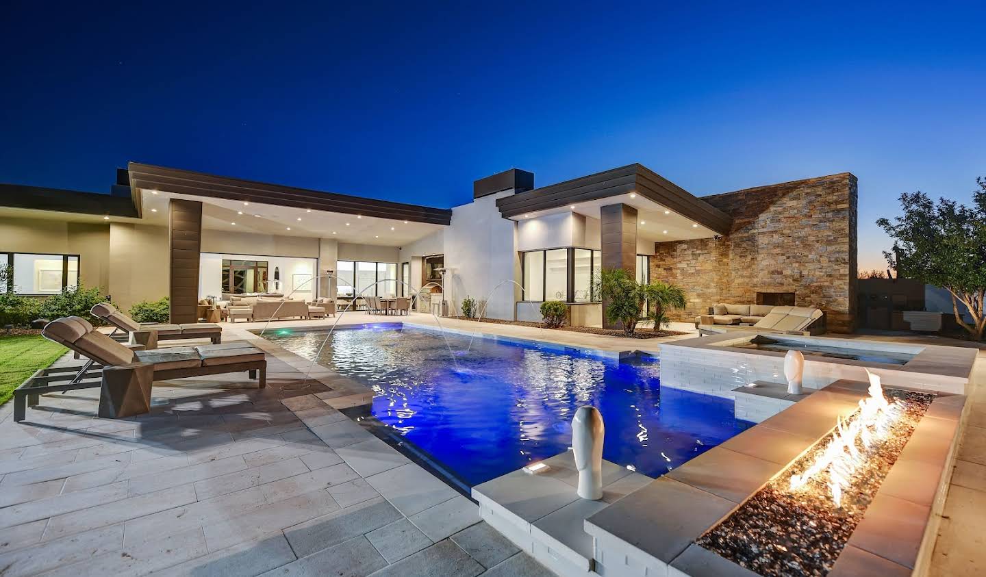 House with pool and garden Scottsdale