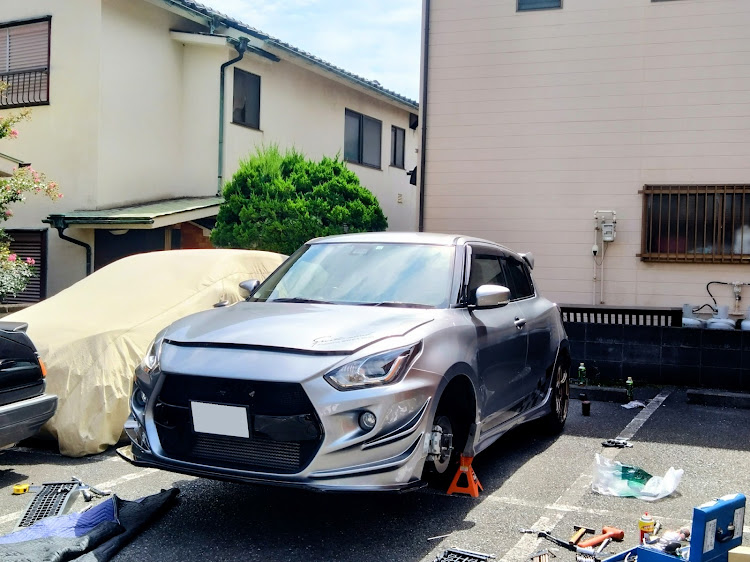 スイフトスポーツのスイスポ乗りと繋がりたい・残暑厳しい・スタビリンク交換・ハブボルト交換・フロントバンパー取り外しに関するカスタム事例の投稿画像1枚目