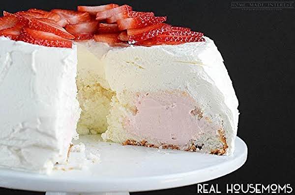 Strawberries and Cream Angel Food Cake_image