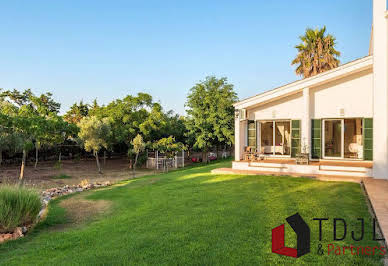 Maison avec piscine et jardin 4