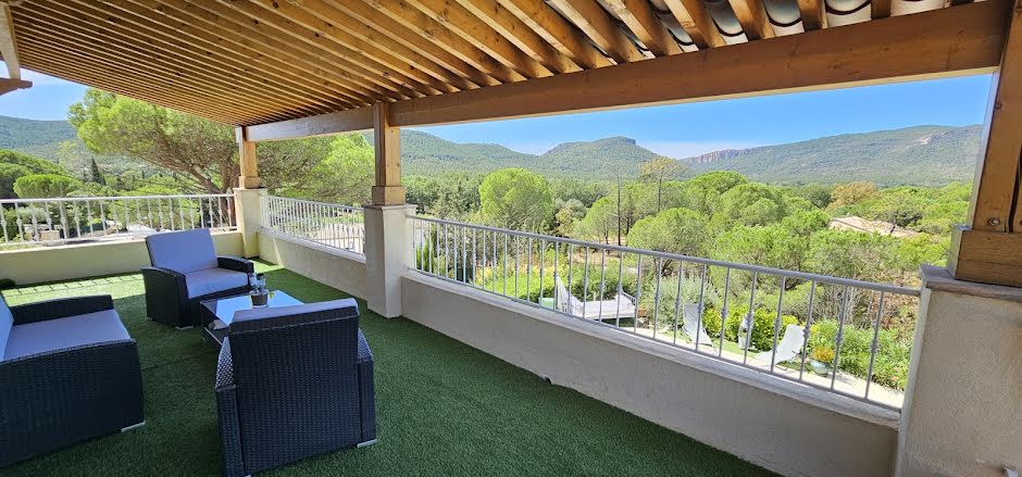 Vente villa 5 pièces 170 m² à Bagnols-en-Forêt (83600), 729 000 €