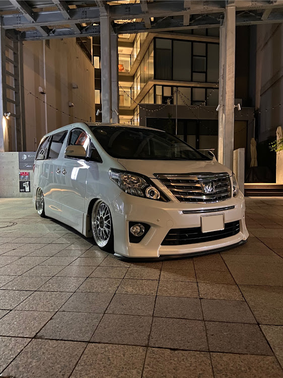 アルファードの憧れの車バトンに関するカスタム事例の投稿画像1枚目