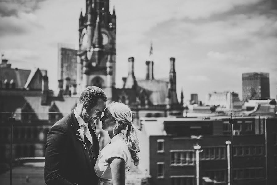 Wedding photographer Oliver Foxley (reportageimage). Photo of 2 July 2019