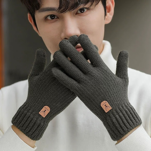 Title 4, Fleece-lined warm wool knitted gloves for ultim...
